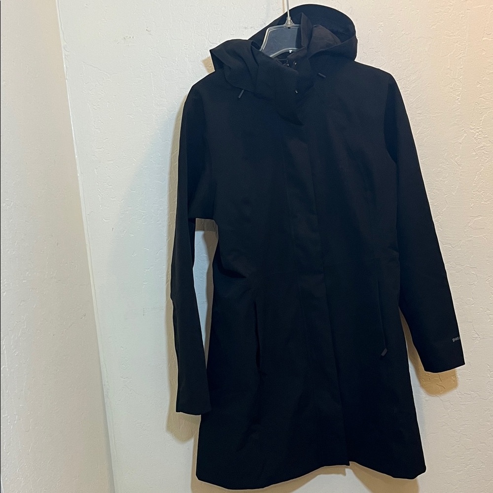 Patagonia Women’s Black Hooded Rain 🌧️ Coat